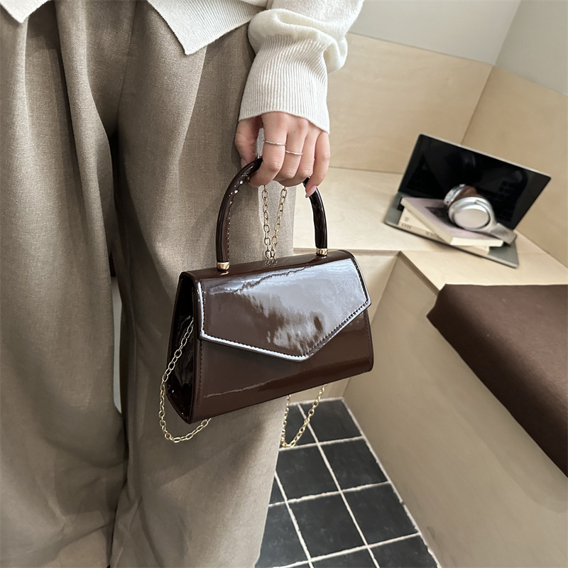 Top Handle Patent Bag - حقيبة يد نسائية صغيرة من الجلد