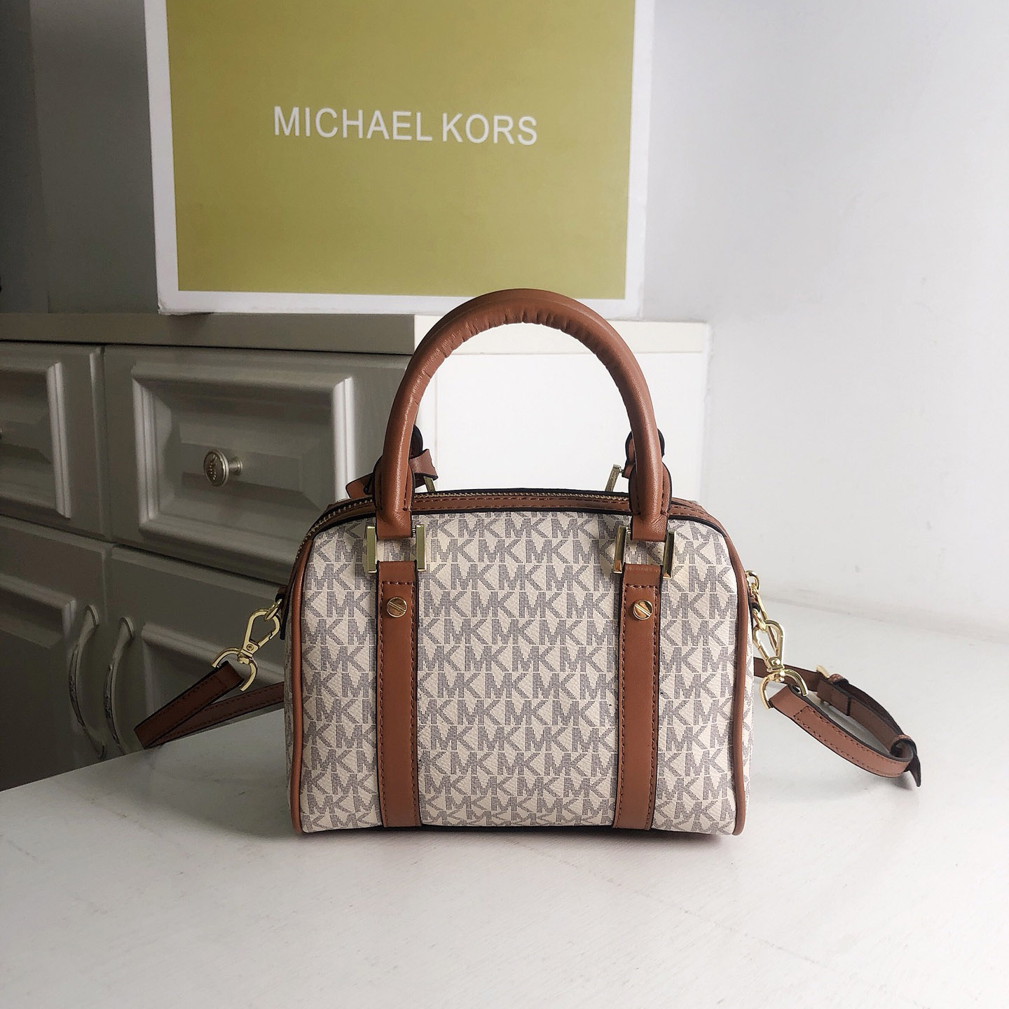 حقيبة يد نسائية جديدة من مايكل - مراجعة Luxury Bags Duffle وسعره