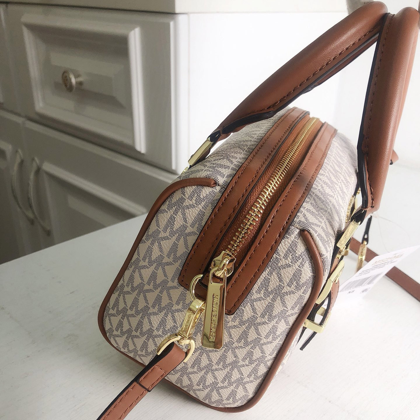 حقيبة يد نسائية جديدة من مايكل - مراجعة Luxury Bags Duffle وسعره