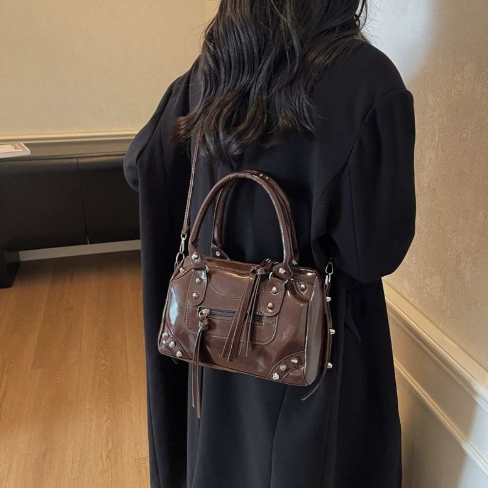 حقيبة نسائية عصرية بتصميم وساد - مراجعة Top Handle Patent Bag وسعره