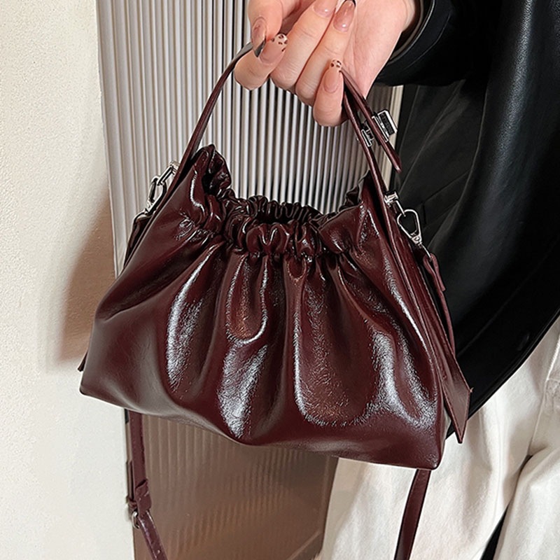 حقيبة نسائية بورجوندي مزينة بك - مراجعة Top Handle Patent Bag وسعره