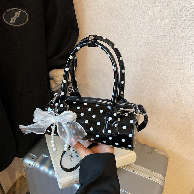 حقيبة يد نسائية لطيفة بنقاط ال - مراجعة Top Handle Patent Bag وسعره