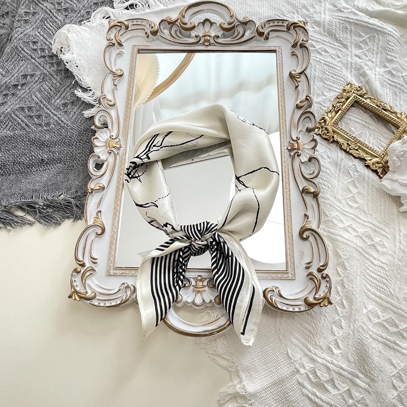 وشاح ساتان صغير بتصميم شخصيات  - مراجعة Luxury Bags Drawing وسعره
