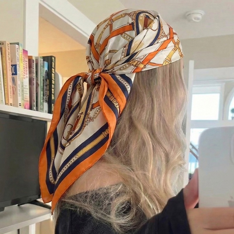وشاح حريري مربع نحيف بتصميم فا - مراجعة Luxury Bags Duffle وسعره