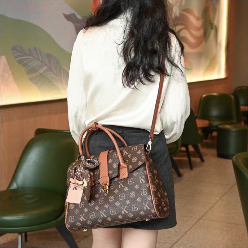 حقيبة نسائية ماركة فاخرة خفيفة - مراجعة Luxury Bags Shopping وسعره