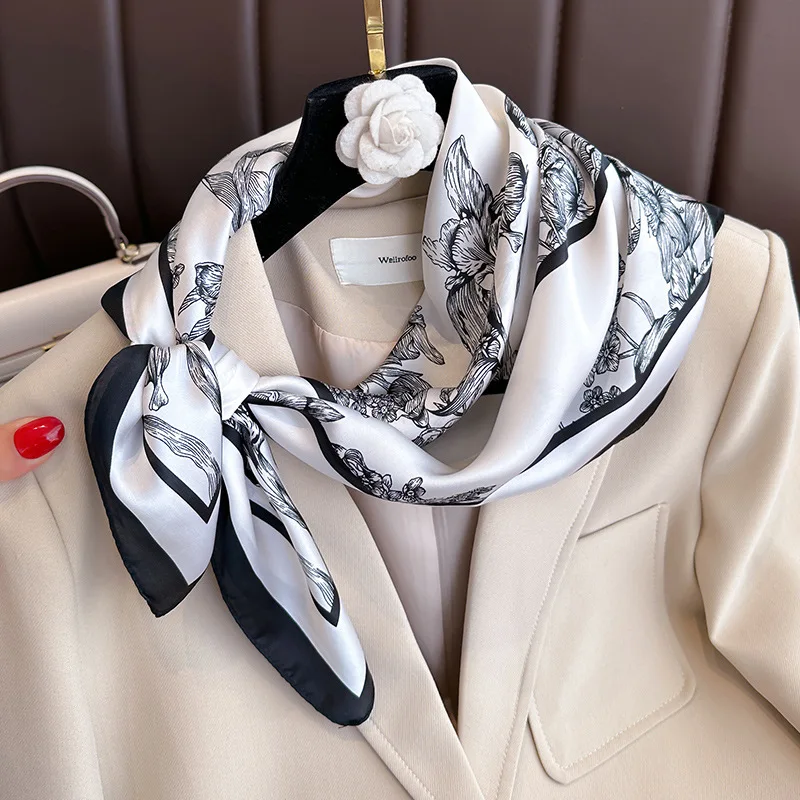 وشاح مربع من الحرير المطبوع با - مراجعة Luxury Bags Duffle وسعره