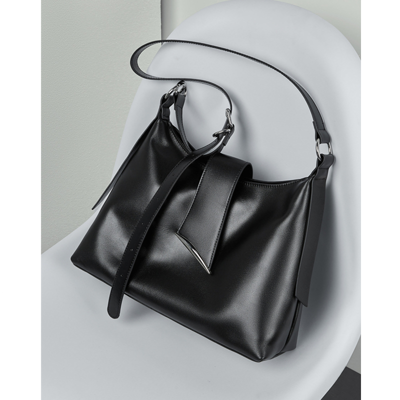 حقائب كتف كبيرة من جلد البقر ا - مراجعة Luxury Bags Of 2026 وسعره