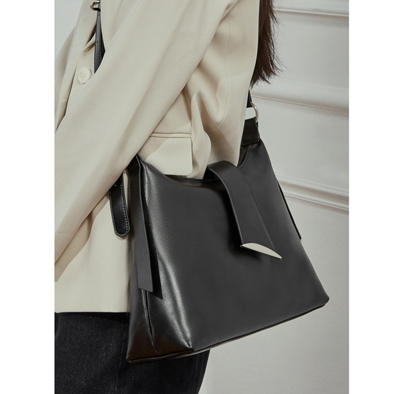 حقائب كتف كبيرة من جلد البقر ا - مراجعة Luxury Bags Of 2026 وسعره