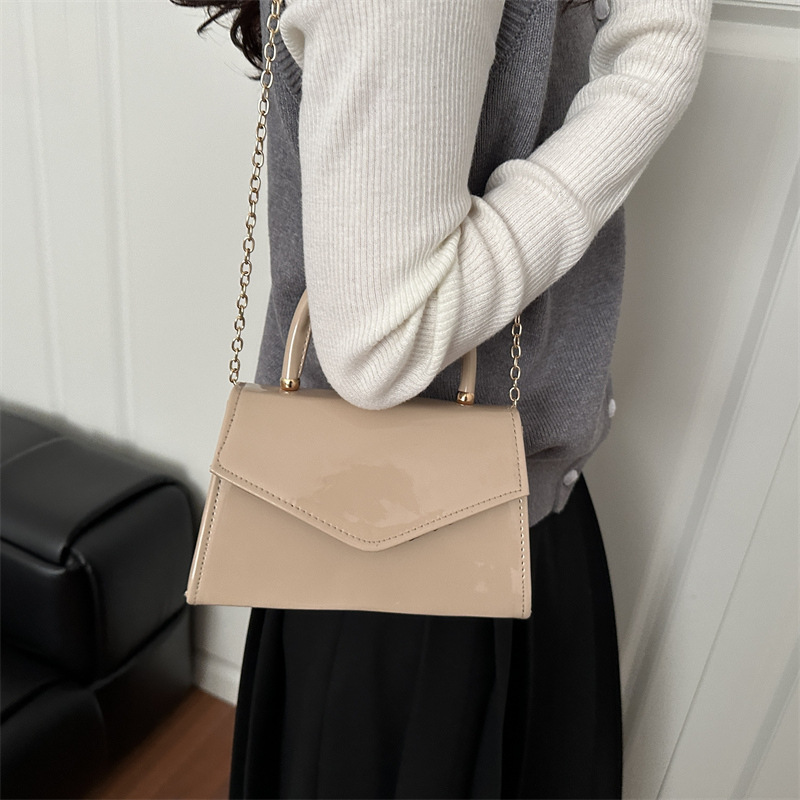 حقيبة يد نسائية صغيرة من الجلد - مراجعة Top Handle Patent Bag وسعره