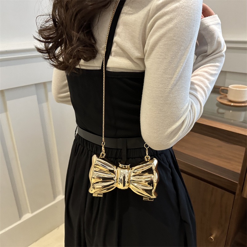 حقيبة يد صغيرة معدنية عصرية فا - مراجعة Luxury Bags Duffle وسعره